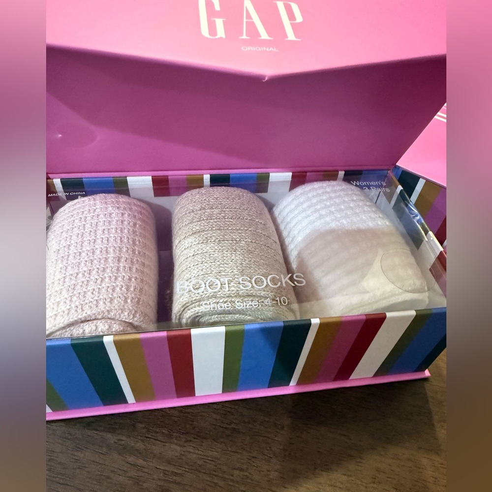 NWT! GAP 3-pair gift set cozy boot socks. Limited edition gift box!